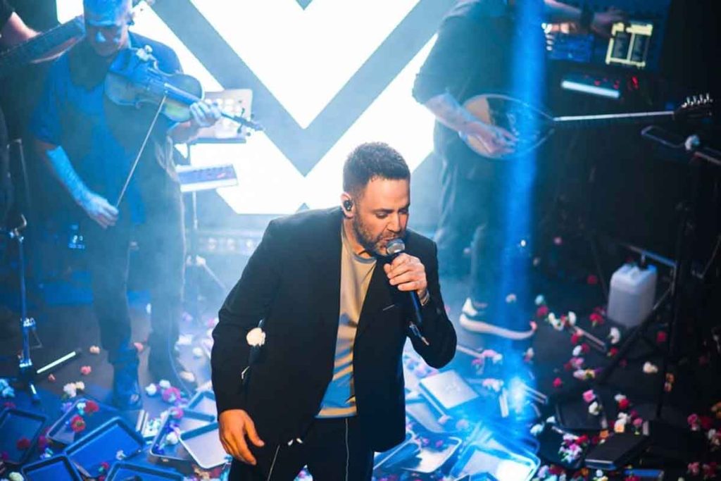 Με τεράστια επιτυχία, ξεκίνησαν τις εμφανίσεις τους στο Simion στον Πειραιά, ο Γιώργος Γιαννιάς, μαζί με την Ρενέ Αγέρη