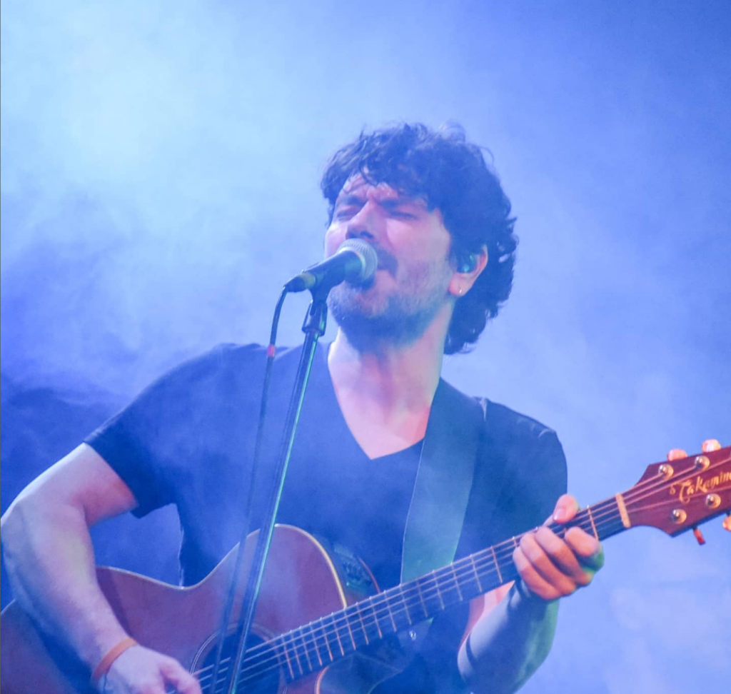 Απόστολος Βαλαρούτσος: Η Αθήνα γίνεται ΑΘΗΝά στο νέο του τραγούδι