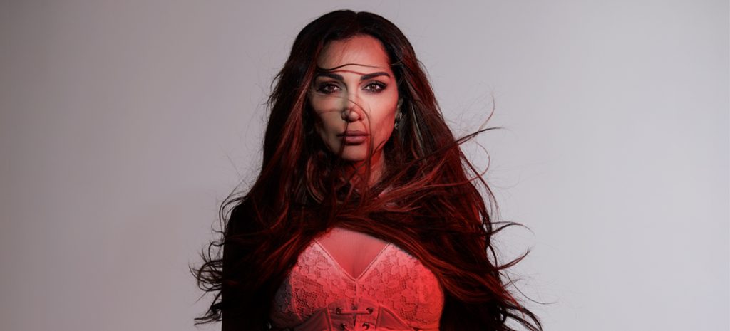 H Δέσποινα Βανδή είναι έτοιμη να χαρίσει ακόμα ένα hit, το «Καλά Να Περνάτε»