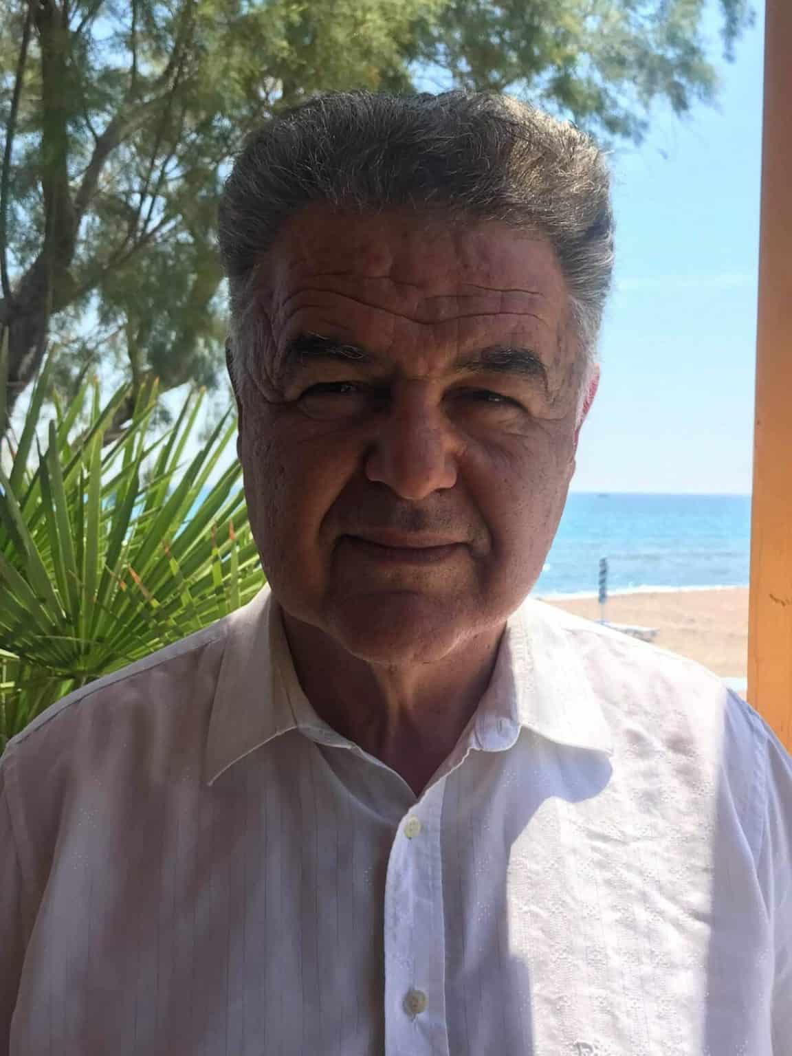 Τρεχάτε σύντροφοι, αφήστε ότι κάνετε και τρεχάτε στου Μιχάλη Βαγιανού τα μαγαζιά.