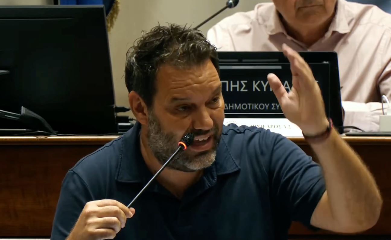 Κολιάδης: Ο άνθρωπος που εκχυδάισε το δημοτικό συμβούλιο, τολμά να νουθετεί μαθητές!!!