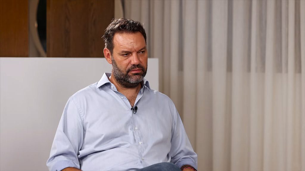 Η Πάρος πέφτει μακριά. Μια «πικραμένη» επιστολή για να μην εμφανιστείς ποτέ