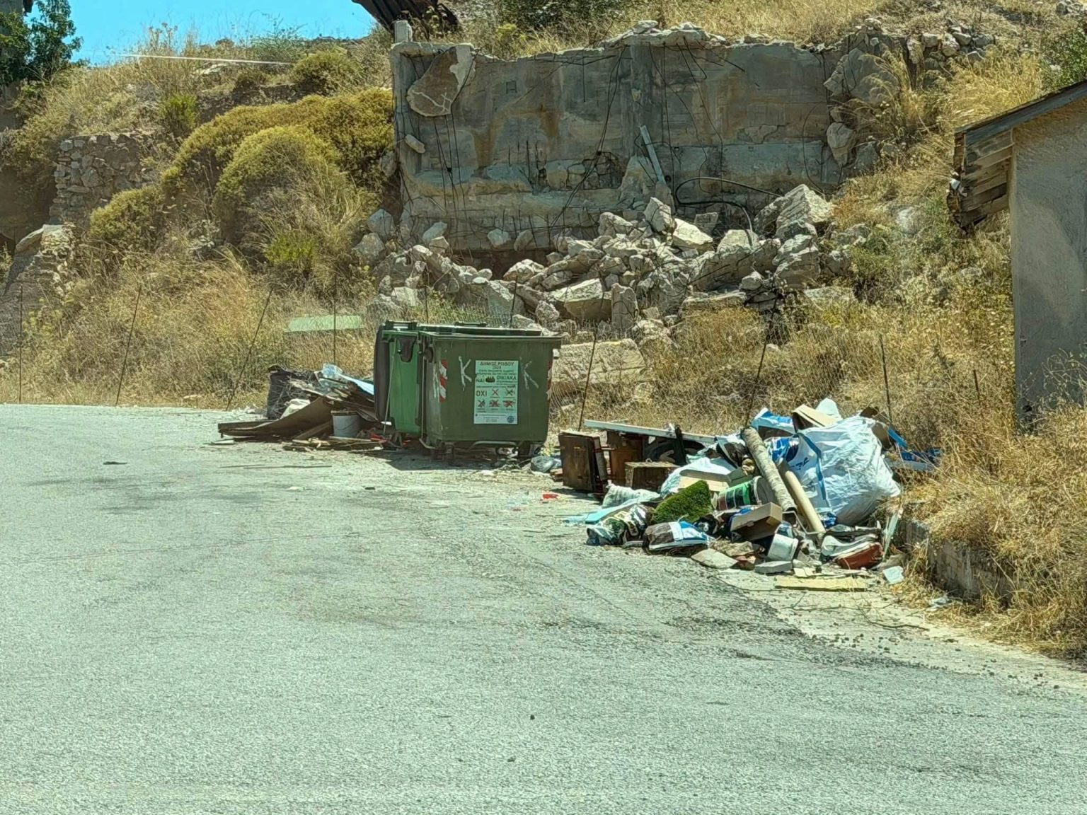 Ο Δήμαρχος κατάφερε το ακατόρθωτο: μετέτρεψε το «Σμαραγδένιο Νησί» σε «Σκουπιδένιο»