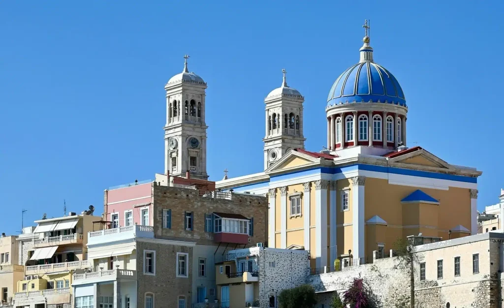 Δολοφονία στη Σύρο: Ζευγάρι μαχαίρωσε γυναίκα έξω από σπίτι. Οι ίδιοι υποστηρίζουν ότι ενήργησαν σε κατάσταση άμυνας.