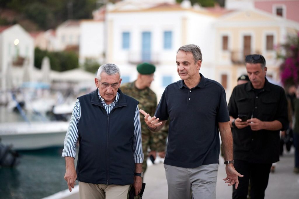 Στο Καστελλόριζο ο Κυριάκος Μητσοτάκης και η επίσκεψή του στο παραλιακό μέτωπο του νησιού